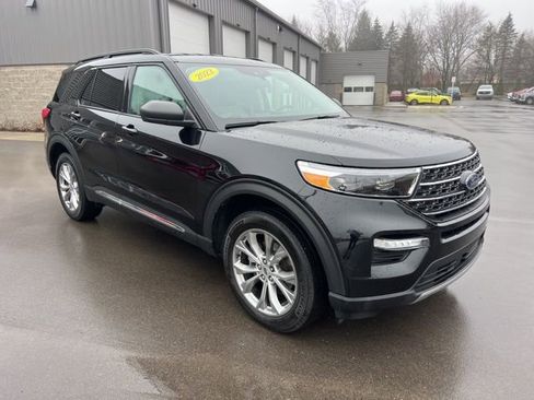 Used 2022 Ford Explorer XLT w/ Equipment Group 202A AWD/4WD image 3