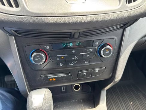 Used 2017 Ford Escape SE w/ Equipment Group 201A FWD image 11