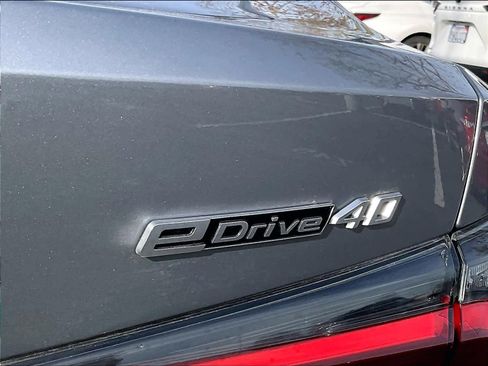 Used 2025 BMW i4 eDrive40 w/ Premium Package image 11