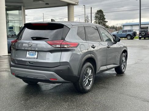 Used 2023 Nissan Rogue S image 2