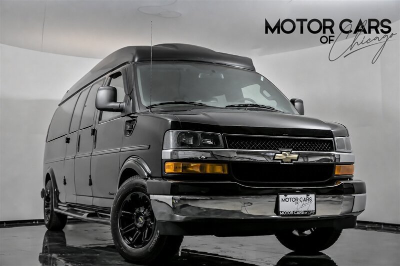 Used 2023 Chevrolet Express 2500 Extended RWD image 1