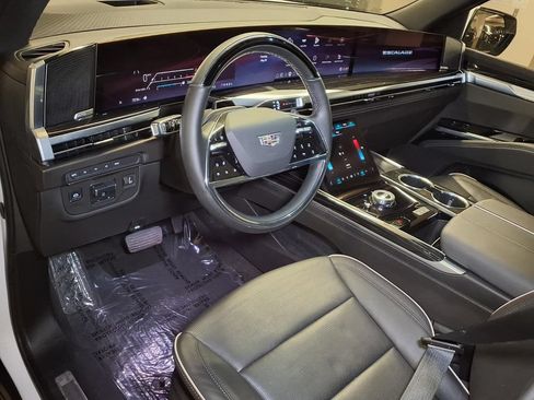Certified 2025 Cadillac Escalade Sport AWD/4WD image 3