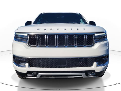 Used 2023 Jeep Wagoneer Series II w/ Premium Group I image 2