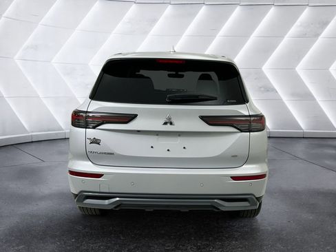 Used 2025 Mitsubishi Outlander SE image 5