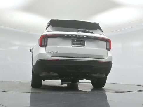 Used 2025 Ford Explorer Active RWD image 51