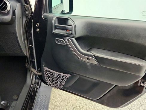 Used 2018 Jeep Wrangler Unlimited Sahara AWD/4WD image 24
