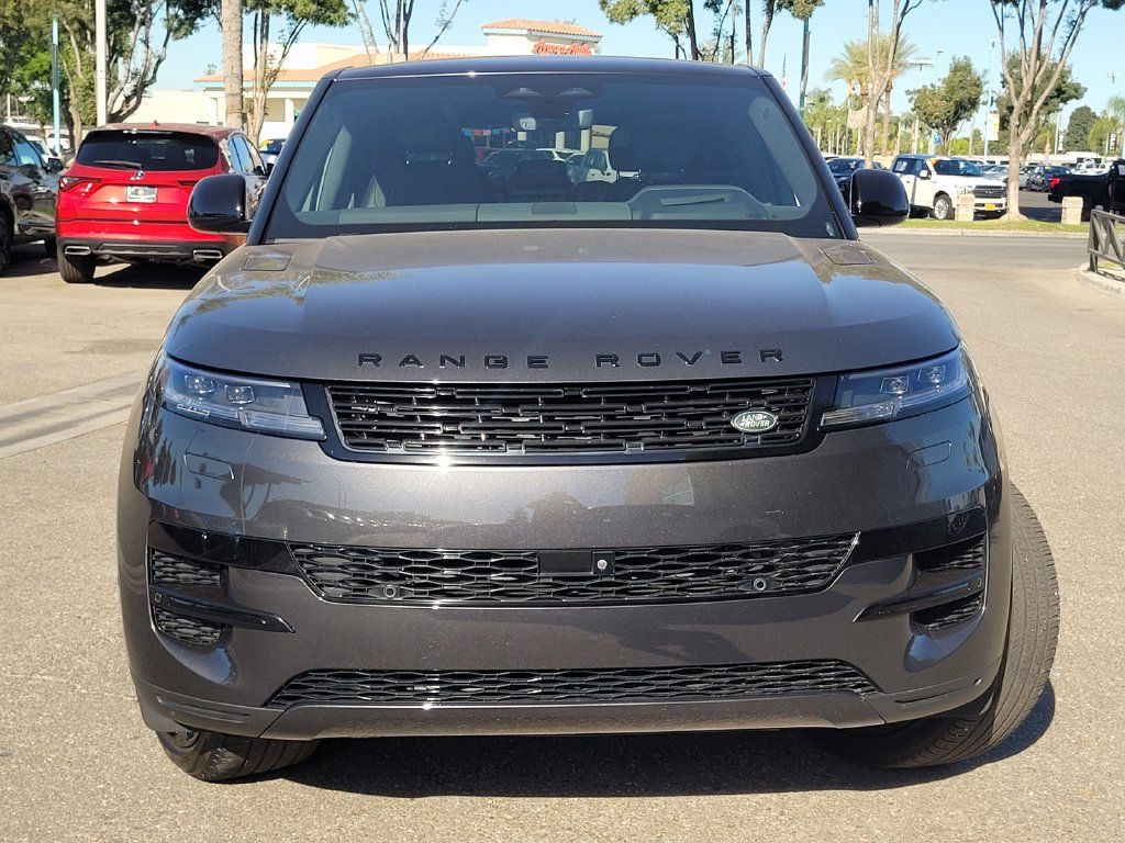 Used 2024 Land Rover Range Rover Sport SE AWD/4WD image 3