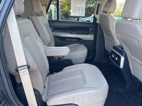 Used 2023 Ford Expedition Limited image 13