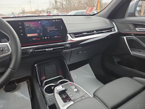 Used 2025 BMW X2 xDrive28i image 21