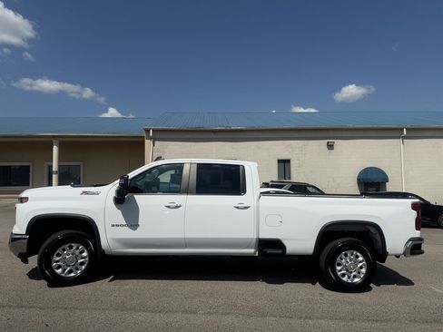 Used 2024 Chevrolet Silverado 3500 LT w/ Convenience Package image 6