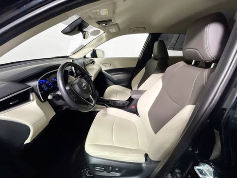 Used 2022 Toyota Corolla Cross XLE image 14