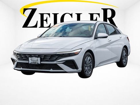 Certified 2025 Hyundai Elantra Blue image 3