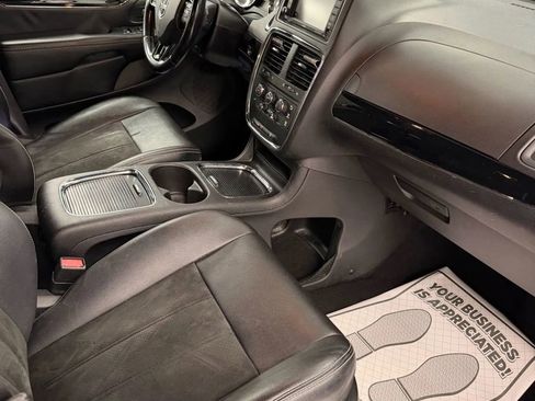Used 2019 Dodge Grand Caravan SXT w/ Blacktop Package image 13