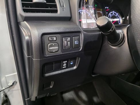 Used 2022 Toyota 4Runner TRD Off-Road AWD/4WD image 26