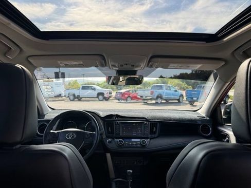 Used 2018 Toyota RAV4 Limited w/ Carpet Mat Package FWD image 9