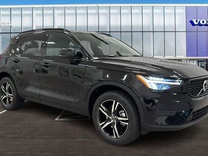 New 2026 Volvo XC40 B5 Core w/ Climate Package