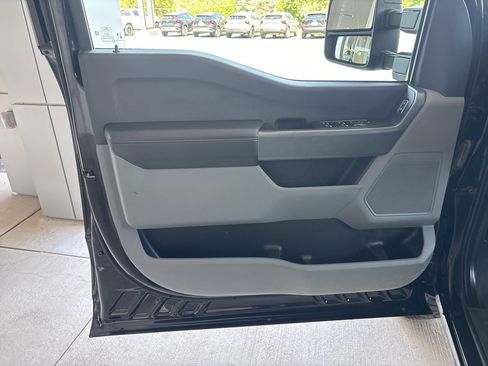 Used 2023 Ford F250 XLT image 6