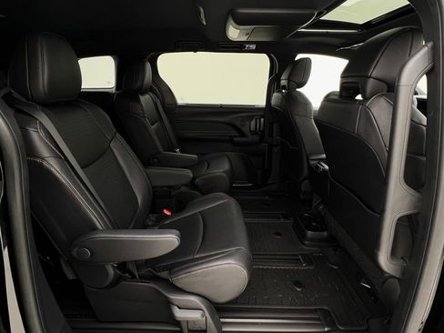 Used 2025 Toyota Sienna XLE Woodland Edition image 16