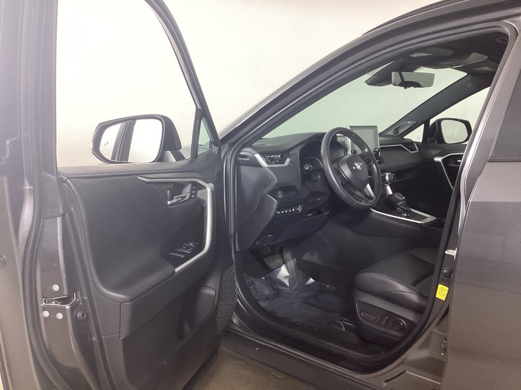 Used 2022 Toyota RAV4 XSE AWD/4WD image 9