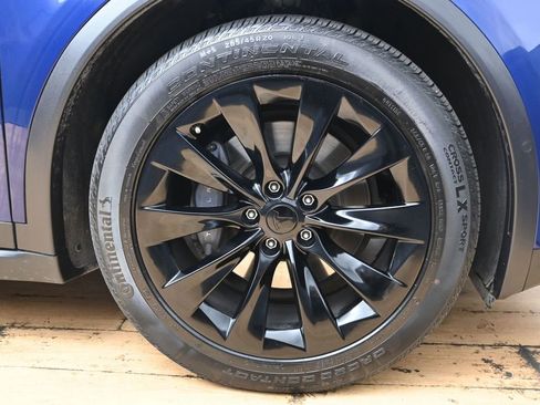 Used 2017 Tesla Model X 90D image 6