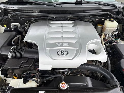 Used 2018 Toyota Land Cruiser AWD/4WD image 17
