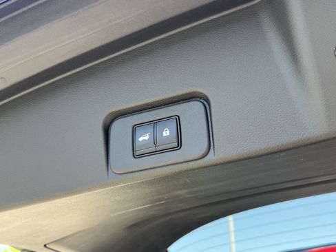 Used 2024 Nissan Rogue SV image 19