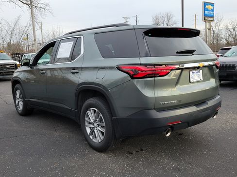 Used 2023 Chevrolet Traverse LT image 3
