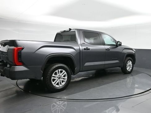Used 2022 Toyota Tundra SR5 w/ SR5 Convenience Package image 7