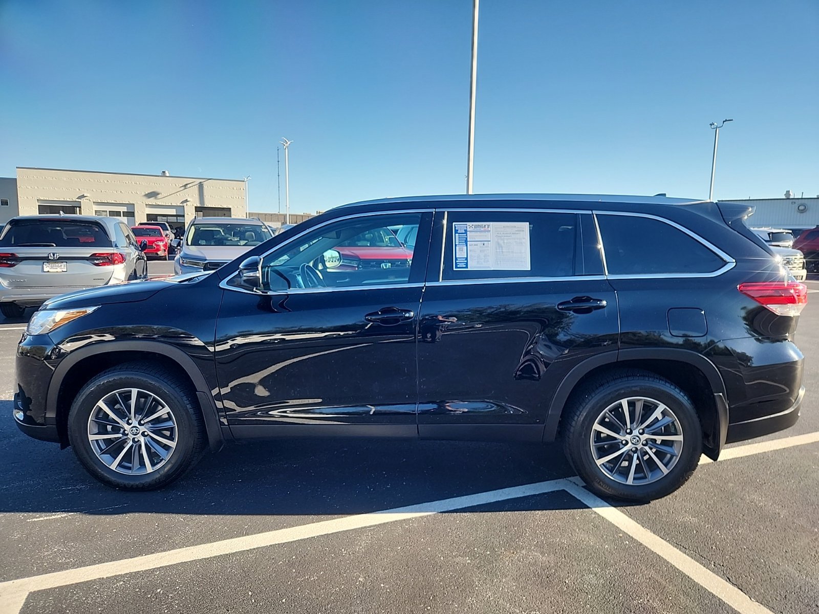 Used 2019 Toyota Highlander XLE AWD/4WD image 8