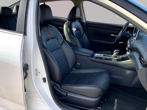 Used 2025 Nissan Sentra SR w/ SR Premium Package FWD image 9