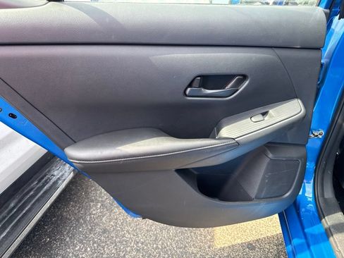 Used 2025 Nissan Sentra SV FWD image 10