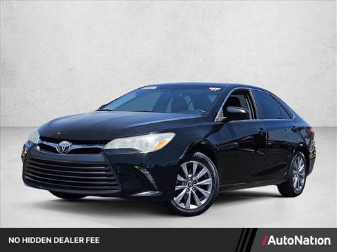 Used 2017 Toyota Camry XLE w/ Moonroof Package FWD image 1