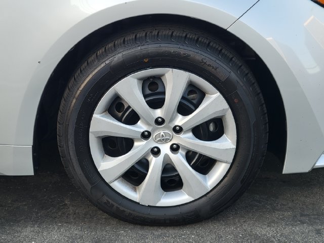 Used 2021 Toyota Corolla LE FWD image 27