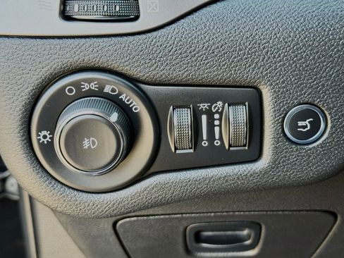 Used 2019 Jeep Cherokee Limited w/ Technology Group FWD image 28