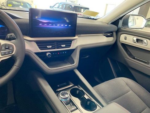 New 2025 Ford Explorer Active image 12