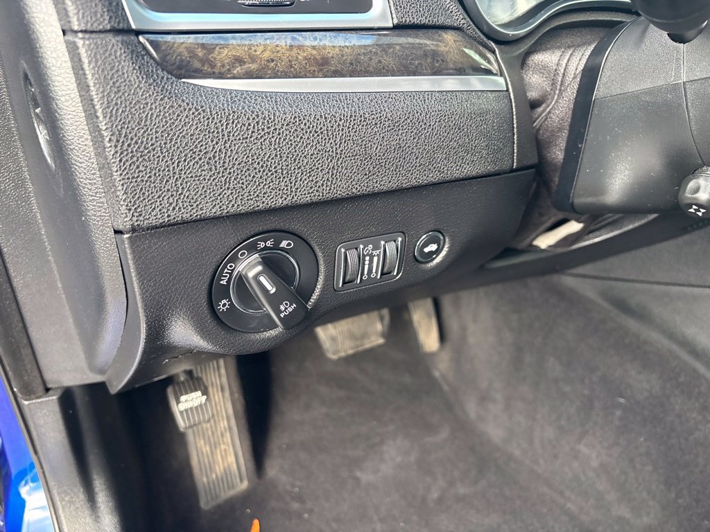 Used 2019 Chrysler 300 Limited w/ Safetytec Plus Group RWD image 6