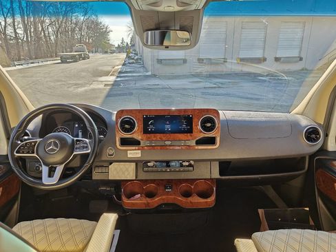 Used 2020 Mercedes-Benz Sprinter 3500 w/ Windows All Around Package image 23