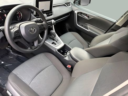 Used 2025 Toyota RAV4 XLE AWD/4WD image 10