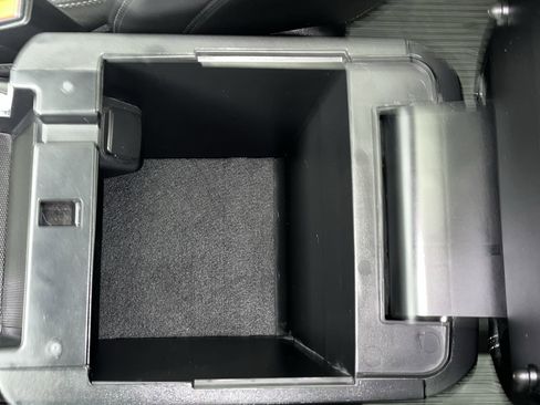 Used 2022 Ford Explorer XLT w/ XLT Sport Appearance Package image 29