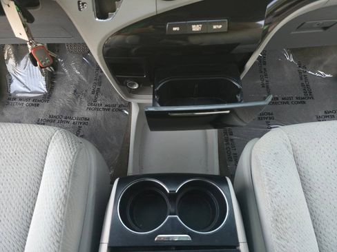 Used 2012 Toyota Sienna LE FWD image 35