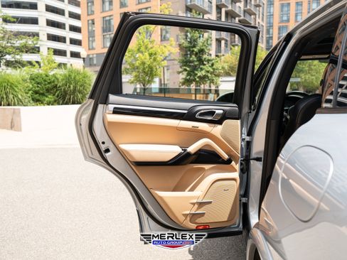 Used 2017 Porsche Cayenne S Platinum w/ Premium Package Plus (Pjy) image 50