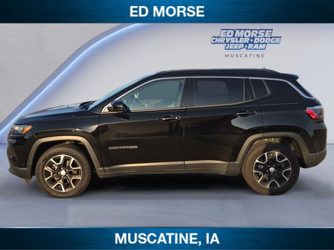 Used 2022 Jeep Compass Latitude w/ Sun and Sound Group FWD image 2