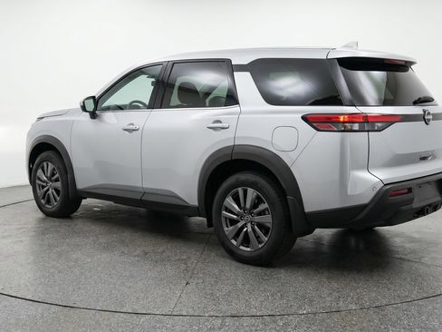 Used 2025 Nissan Pathfinder SV image 6
