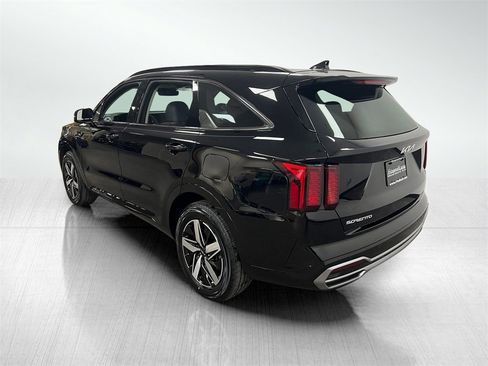 Used 2023 Kia Sorento EX w/ Panoramic Sunroof Package image 8