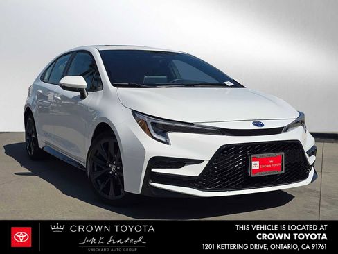 Certified 2025 Toyota Corolla SE w/ SE Premium Package FWD image 1