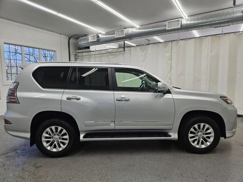 Used 2017 Lexus GX 460 image 4