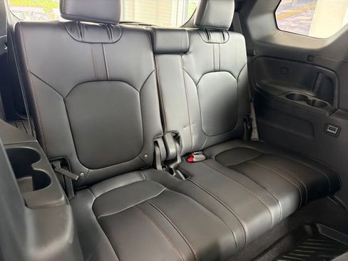 Used 2025 Honda Pilot TrailSport image 10