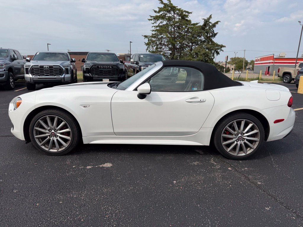 Used 2019 FIAT 124 Spider Lusso w/ Convenience Group RWD image 4