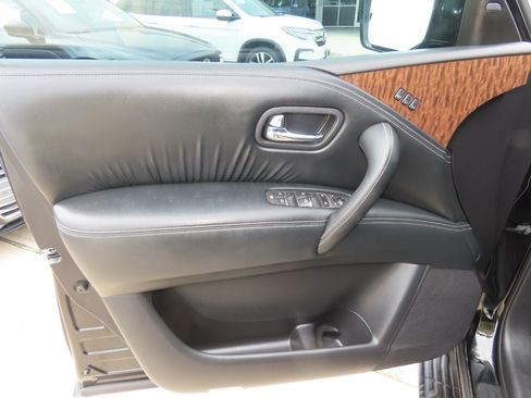 Used 2017 Nissan Armada Platinum w/ Interior Lighting Package RWD image 26