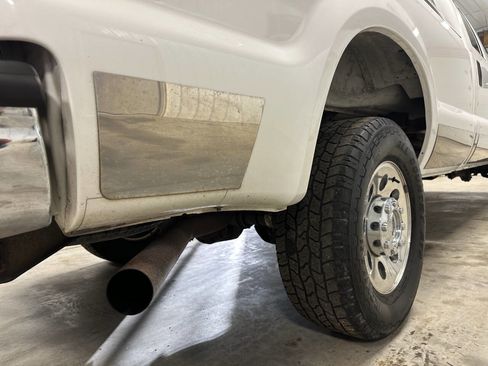 Used 2005 Ford F250 XLT image 9